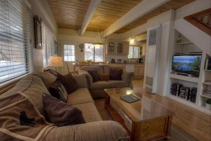 Cozy Mountain Hideaway by Lake Tahoe Accommodations - image 11