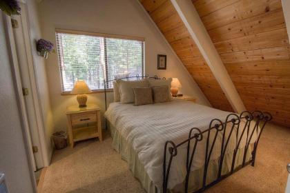 Cozy Mountain Hideaway by Lake Tahoe Accommodations - image 7
