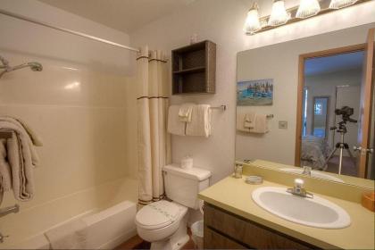 Sparrows Nest by Lake Tahoe Accommodations - image 11