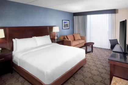 DoubleTree by Hilton Cleveland South - image 10
