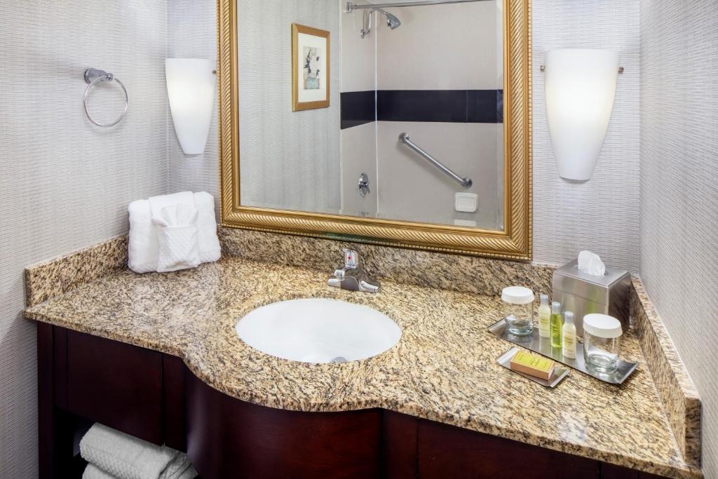 DoubleTree by Hilton Cleveland South - image 2