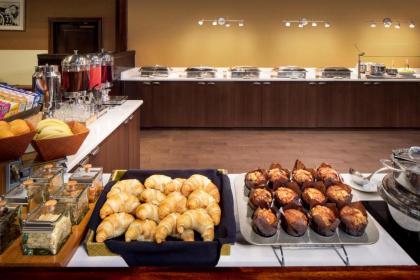 DoubleTree by Hilton Cleveland South - image 20