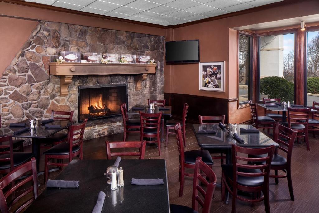 DoubleTree by Hilton Cleveland South - image 3