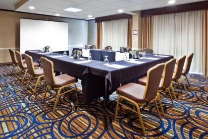 Ramada by Wyndham Cleveland Independence - image 15