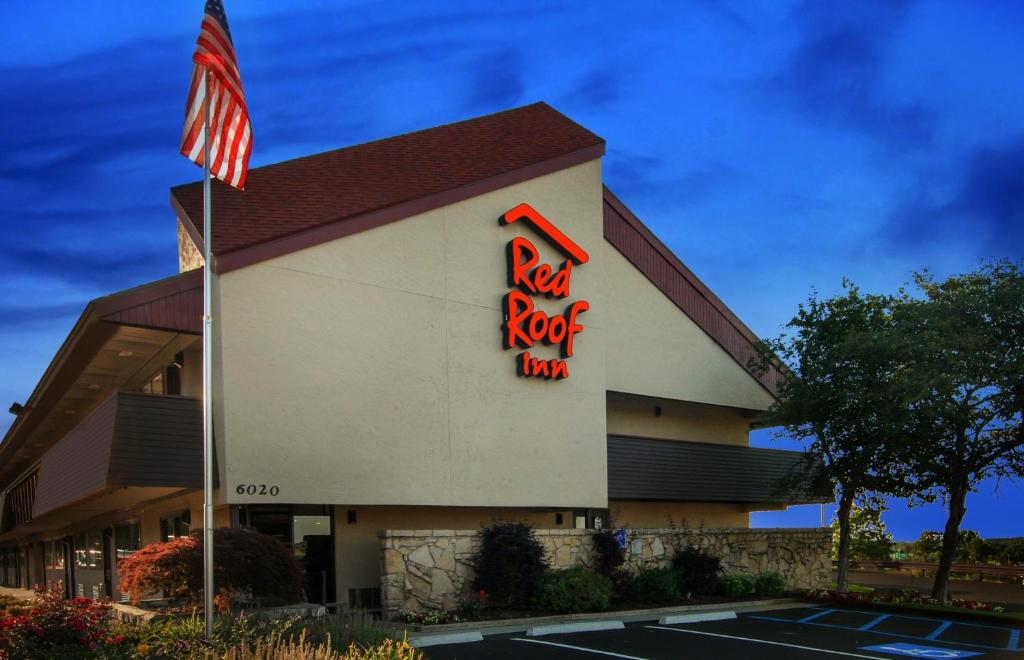 Red Roof Inn Cleveland - Independence - image 6