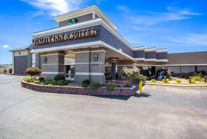 Quality Inn  Suites Kansas City   Independence I 70 East