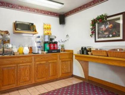 Super 8 by Wyndham Independence - image 3