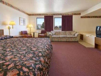 Super 8 by Wyndham Independence - image 4