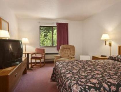 Super 8 by Wyndham Independence - image 5