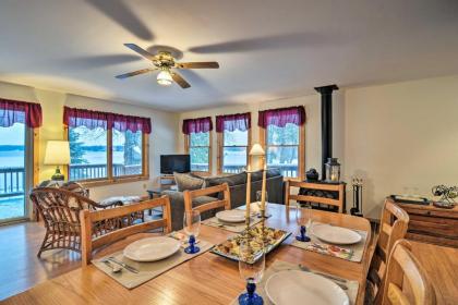 Gorgeous 3 Season Lakefront Escape with Private Dock