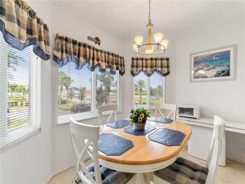 Beach Cottages ll Unit 2106 2 Bedrooms WIFI Spa Sleeps 7 - image 4