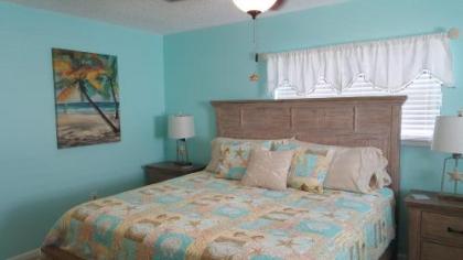 Beautiful Seashell Condo with Pool