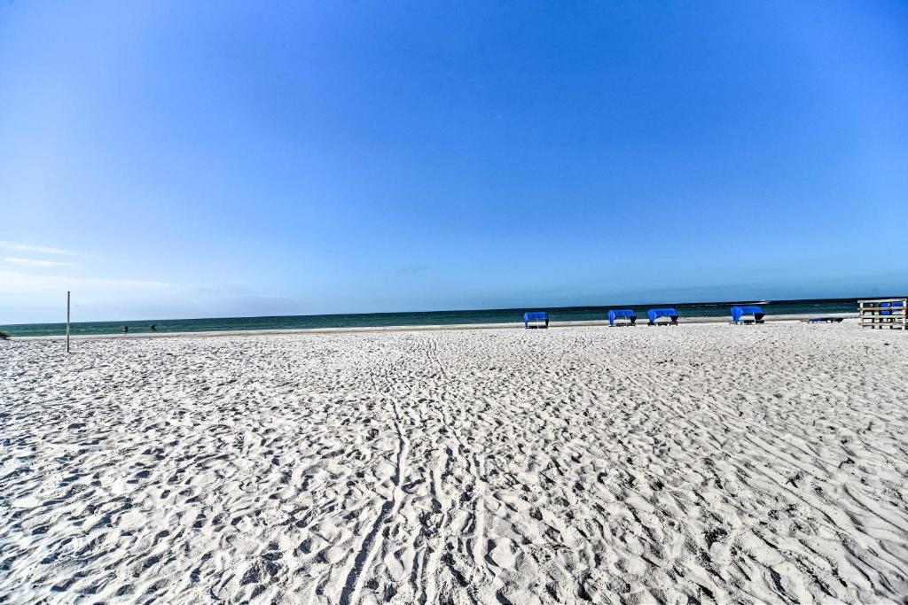 Beachfront Indian Shores Condo Pool Hot Tub - main image