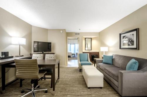 Embassy Suites Indianapolis North - image 3