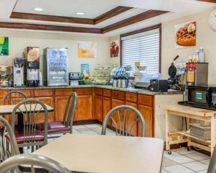 Quality Inn South - image 2