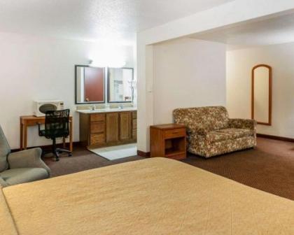 Quality Inn South - image 3