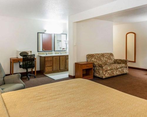 Quality Inn South - image 3