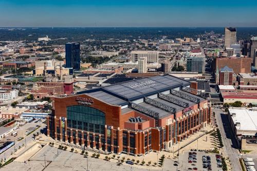 Holiday Inn Express Hotel & Suites Indianapolis Dtn-Conv Ctr Area an IHG Hotel - image 2