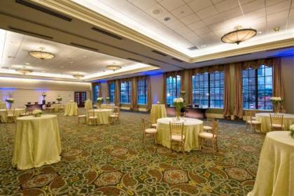Crowne Plaza Indianapolis-Dwtn-Union Stn an IHG Hotel - image 1