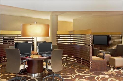 Sheraton Indianapolis Hotel at Keystone Crossing - image 2
