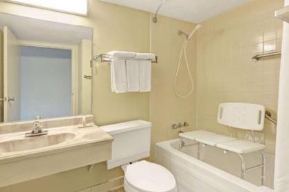 Super 8 by Wyndham Indianapolis South - image 3