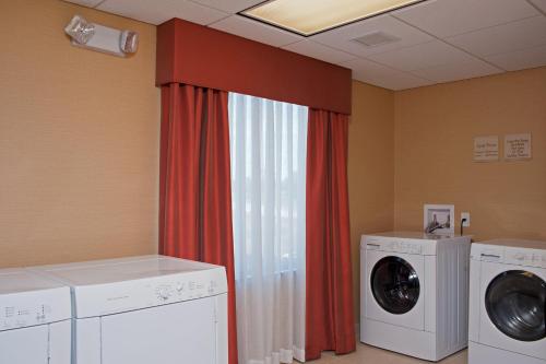 Hilton Garden Inn Indianapolis Airport - image 2