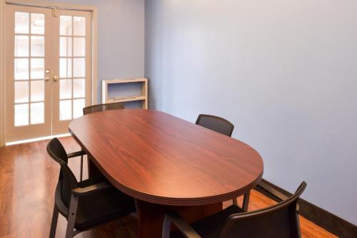 La Quinta by Wyndham Indianapolis South - image 5