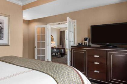 Omni Severin Hotel - image 2