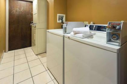 Days Inn & Suites by Wyndham Northwest Indianapolis - image 4