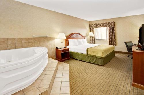 Baymont by Wyndham Indianapolis West - image 3