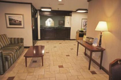 La Quinta Inn by Wyndham Indianapolis Airport Executive Dr - image 2