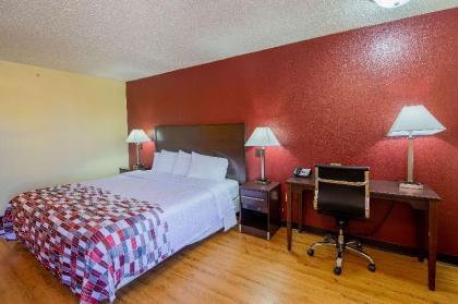 Red Roof Inn & Suites Indianapolis Airport - image 2