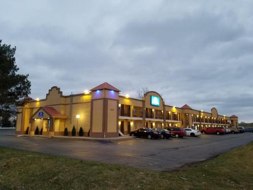 Indy Southwestern Inn-South - main image