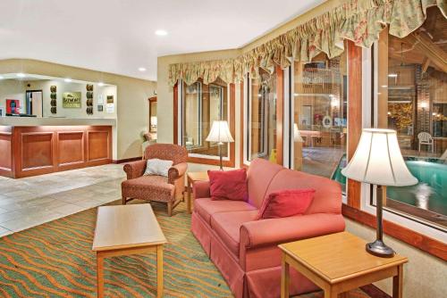 Baymont by Wyndham Indianapolis - image 3