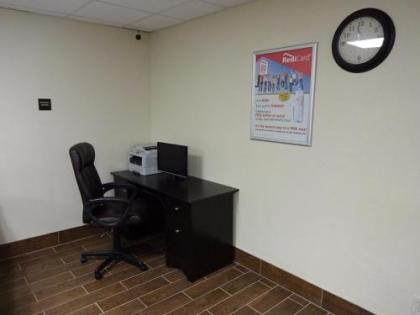Red Roof Inn Indianapolis - Castleton - image 4