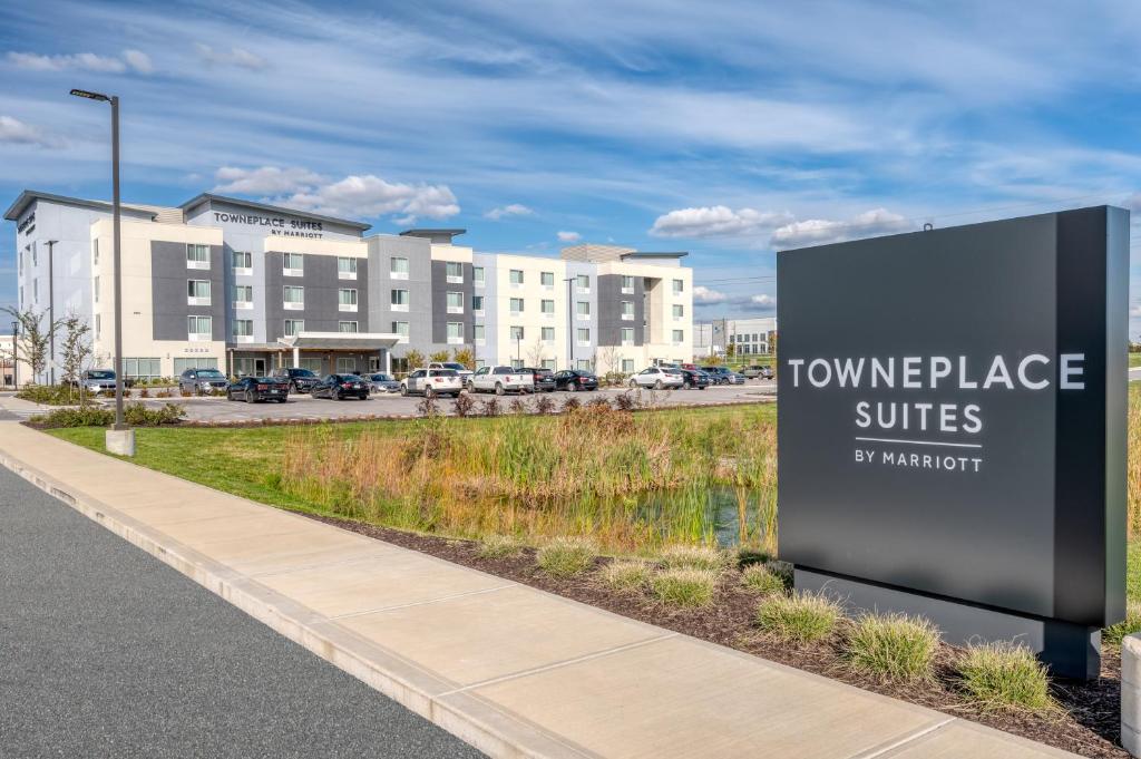 TownePlace Suites by Marriott Indianapolis Airport - main image