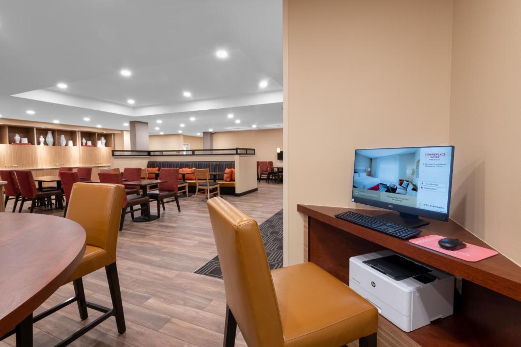 TownePlace Suites by Marriott Indianapolis Airport - image 5