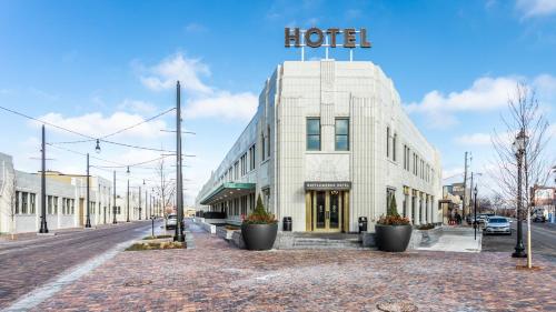 Bottleworks Hotel - image 2