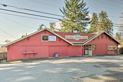 Central Indianola Home - Steps to Town and Dock! - image 5