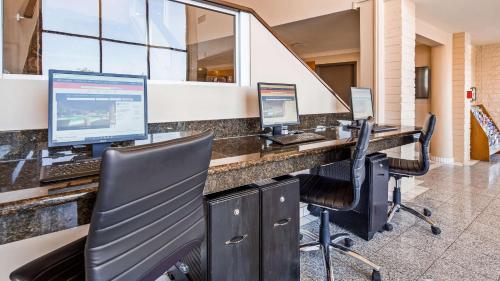 Best Western Date Tree Hotel - image 4