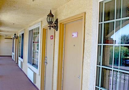 Crystal Inn Suites & Spas - image 14