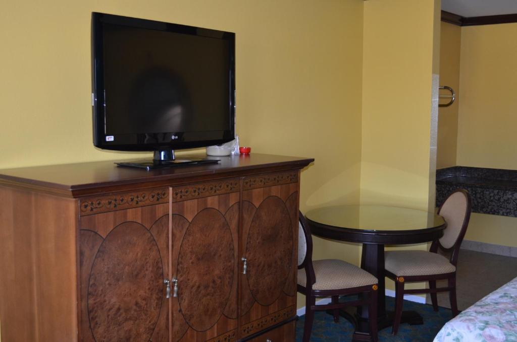 Cloud 9 Inn LAX - image 2