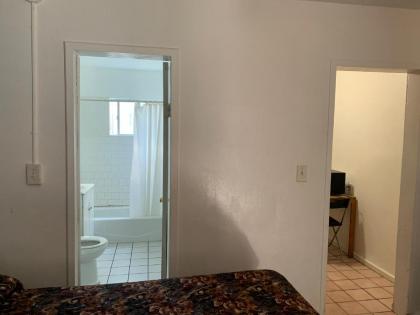 Encore Inn - image 3