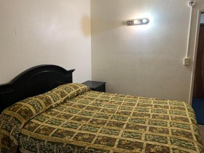 Encore Inn - image 9