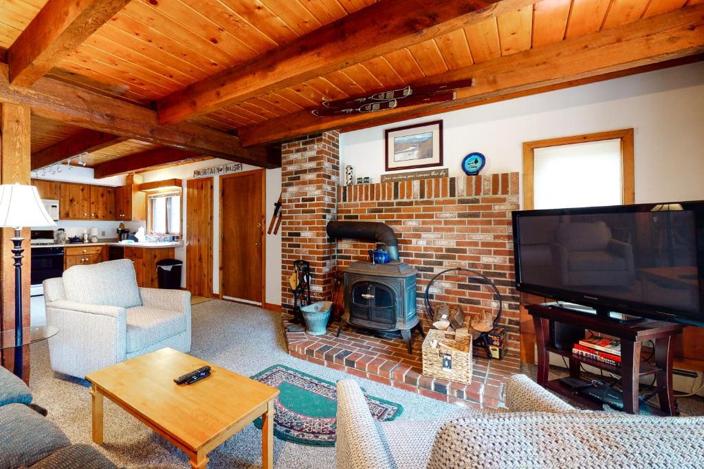 Fox Run Townhouse - Close to the Pool! - image 2