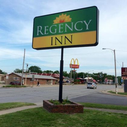 Regency Inn Iola - image 3