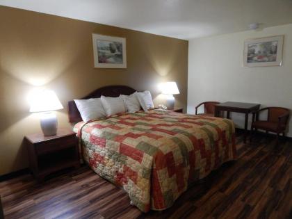 Regency Inn Iola - image 8