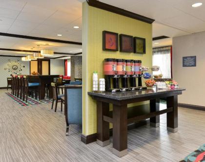 Hampton Inn Iowa City/University Area - image 2