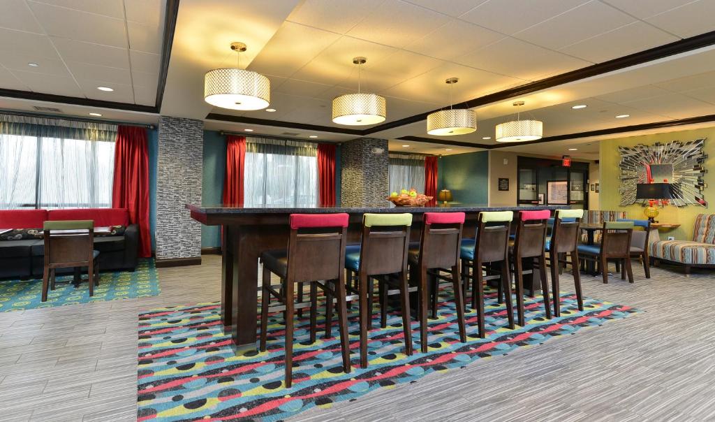 Hampton Inn Iowa City/University Area - image 3