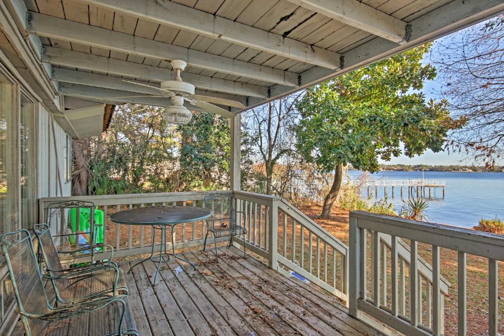 Rustic Escape on Lake Murray with Fire Pit and Balcony - image 6